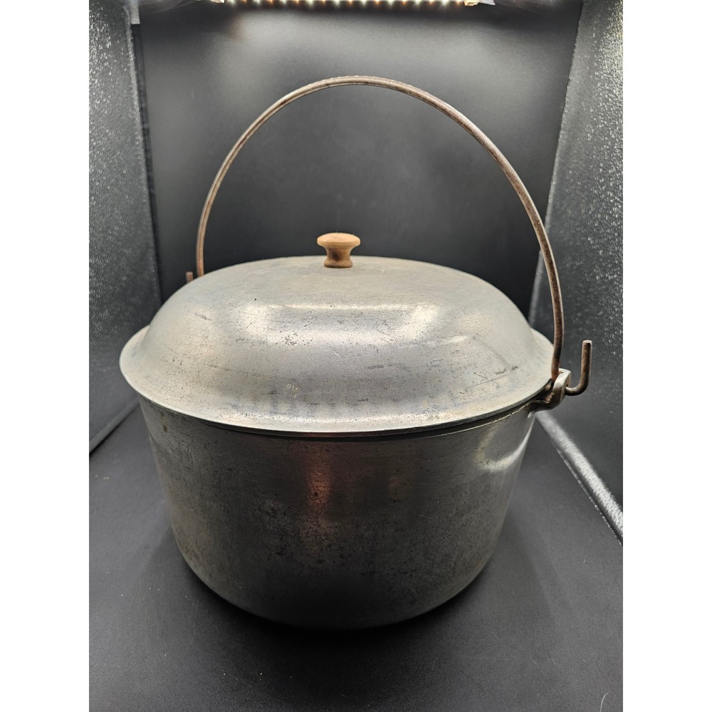 Vintage Majestic Cookware Cast Aluminum Dutch Oven Bail Handle Lid 10.5 Inch
